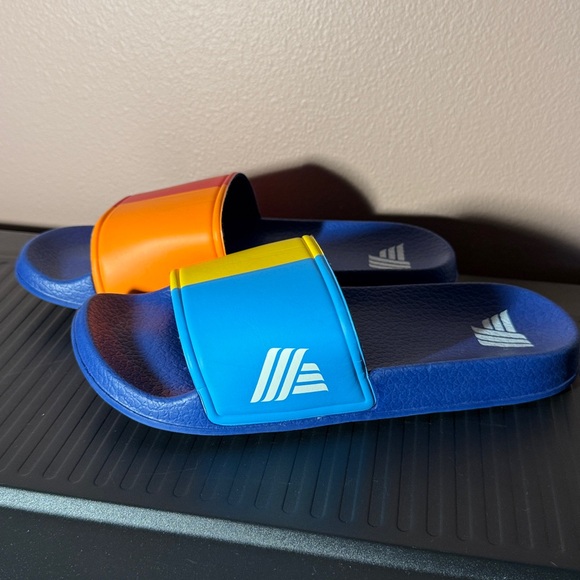 ALDI Slide Sandals - Picture 2 of 4